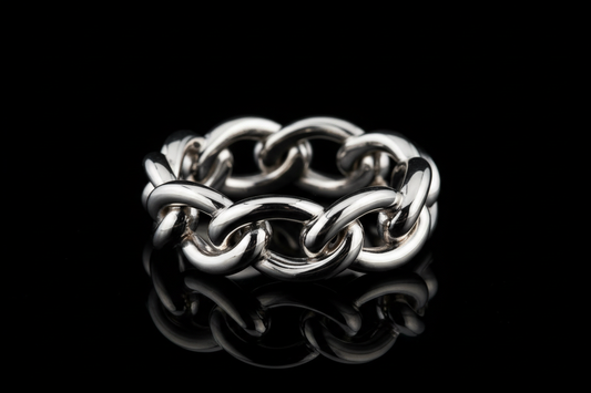 faca um Anel Atlas Elo em fundo preto