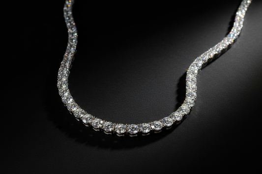 faca um Colar Vellari Riviera em fundo preto